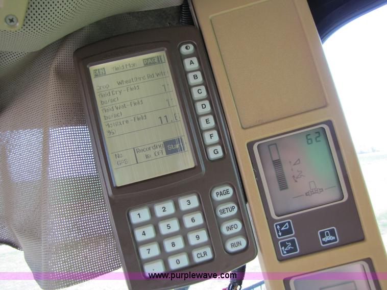 image for item 3536 2001 John Deere 9650 combine