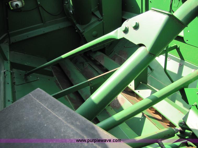image for item 3536 2001 John Deere 9650 combine