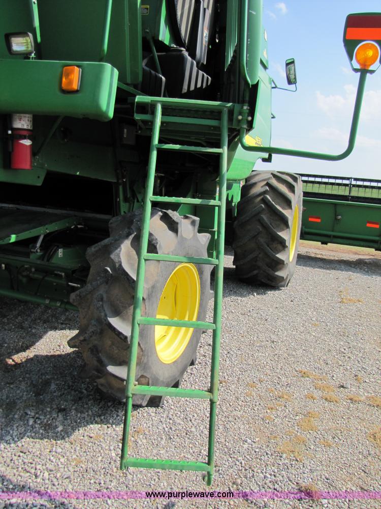 image for item 3536 2001 John Deere 9650 combine