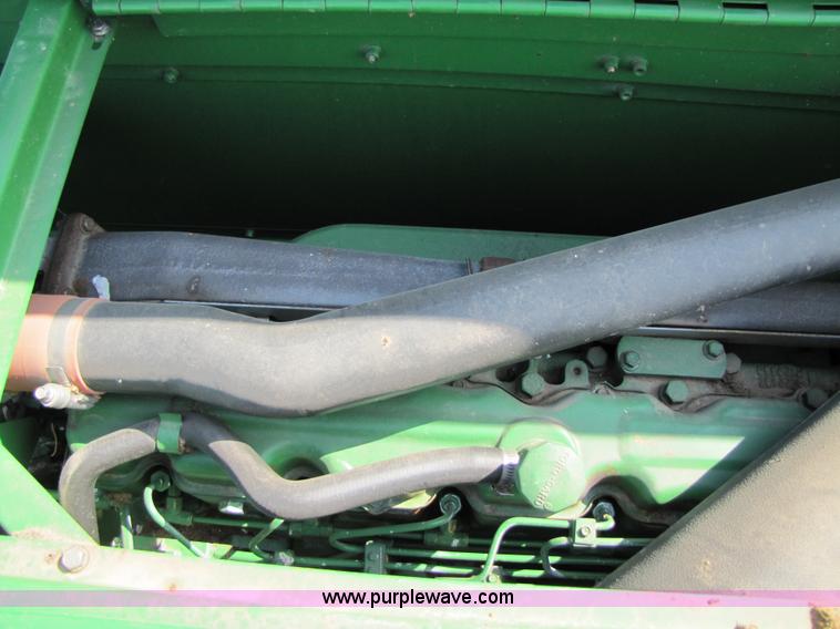 image for item 3536 2001 John Deere 9650 combine