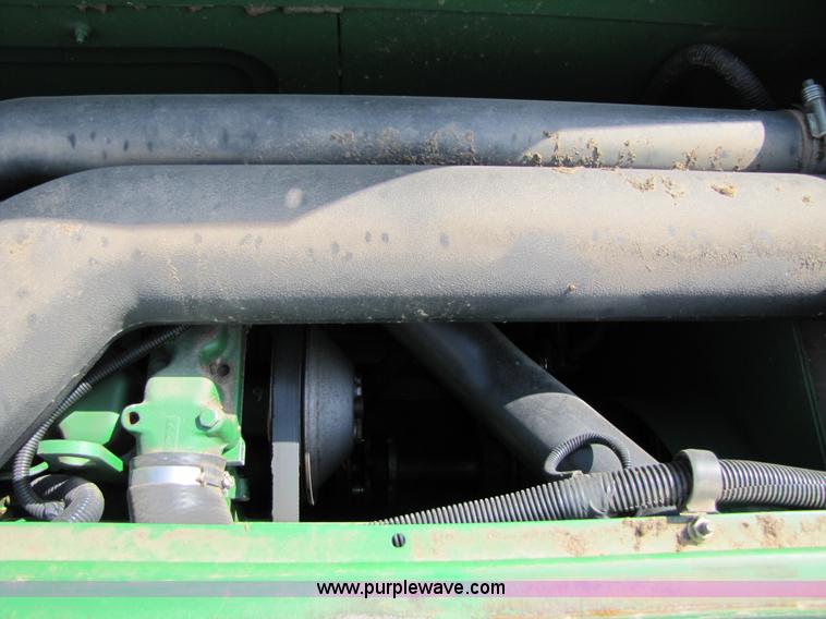 image for item 3536 2001 John Deere 9650 combine