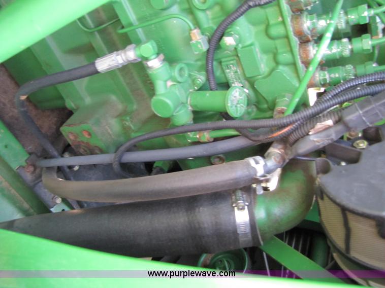 image for item 3536 2001 John Deere 9650 combine