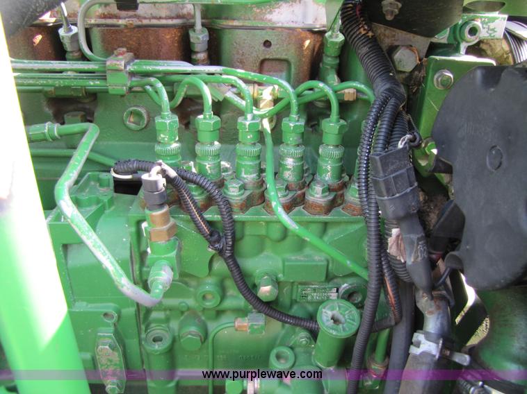 image for item 3536 2001 John Deere 9650 combine