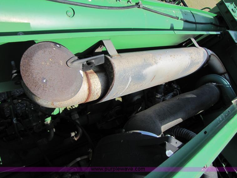 image for item 3536 2001 John Deere 9650 combine