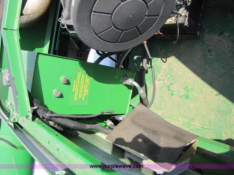 image for item 3536 2001 John Deere 9650 combine
