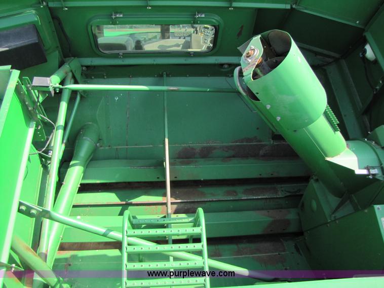 image for item 3536 2001 John Deere 9650 combine