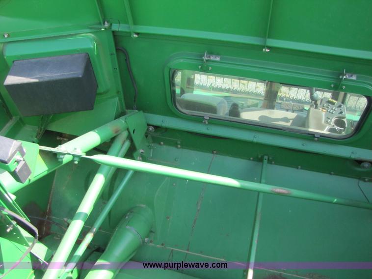 image for item 3536 2001 John Deere 9650 combine