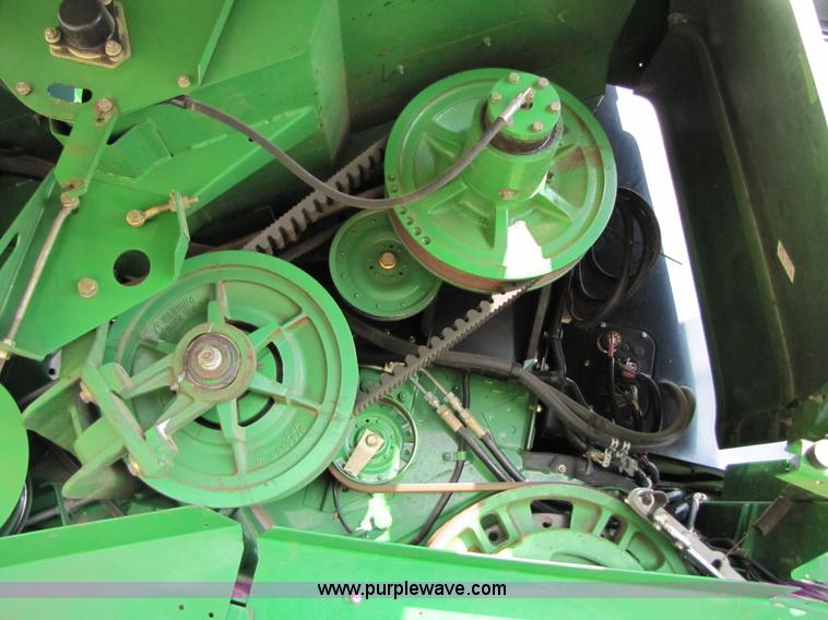 image for item 3536 2001 John Deere 9650 combine
