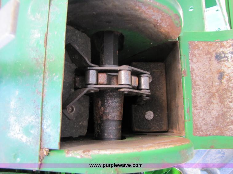 image for item 3536 2001 John Deere 9650 combine