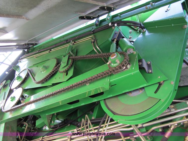 image for item 3536 2001 John Deere 9650 combine