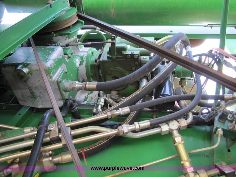 image for item 3536 2001 John Deere 9650 combine