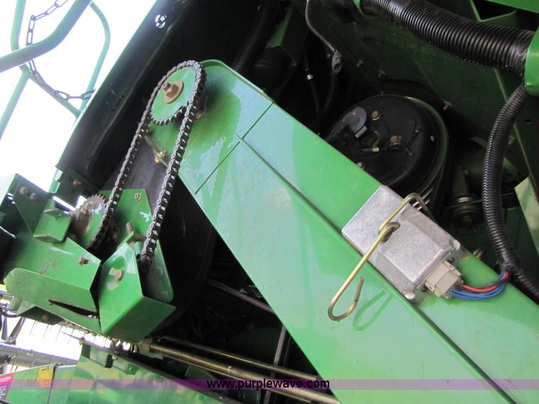 image for item 3536 2001 John Deere 9650 combine