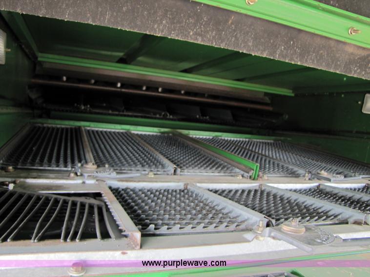 image for item 3536 2001 John Deere 9650 combine