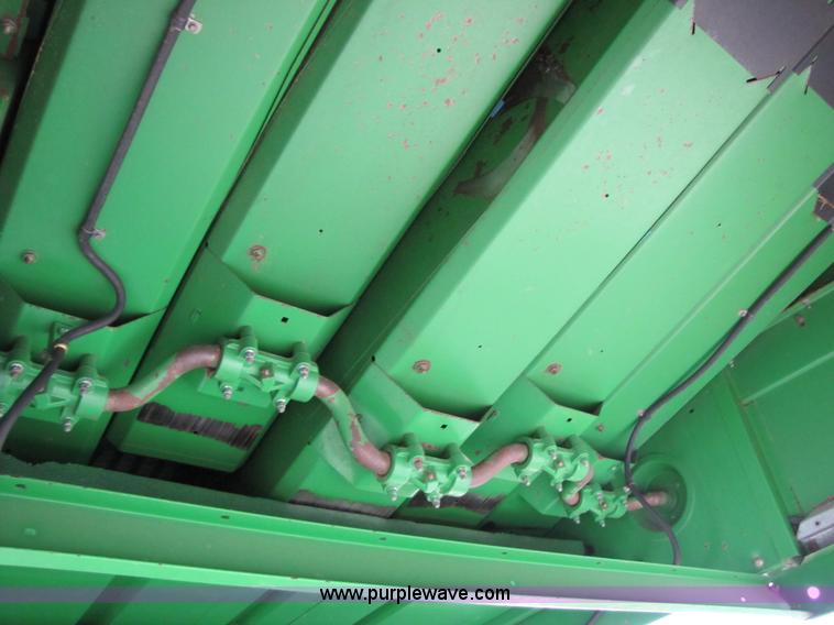 image for item 3536 2001 John Deere 9650 combine