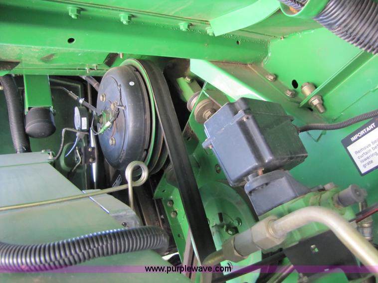 image for item 3536 2001 John Deere 9650 combine