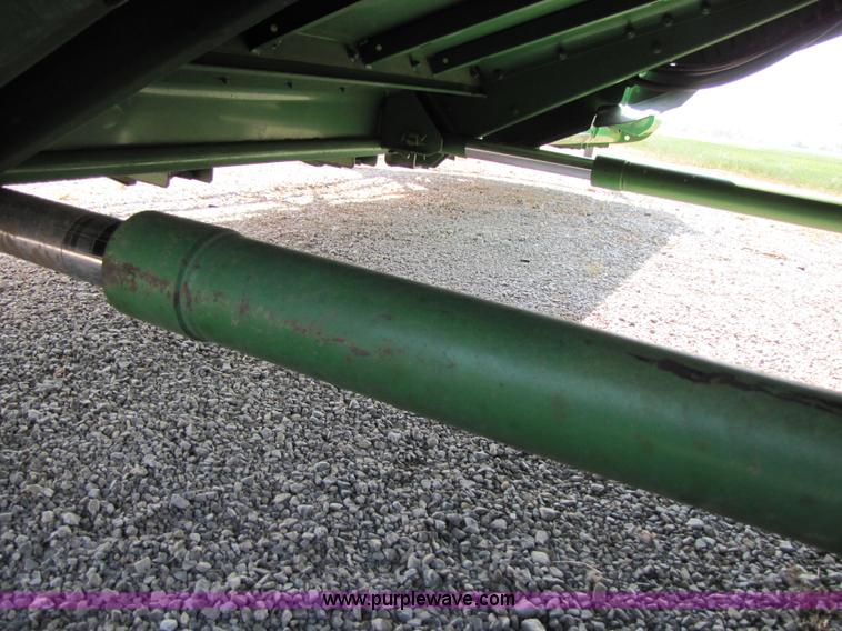 image for item 3536 2001 John Deere 9650 combine