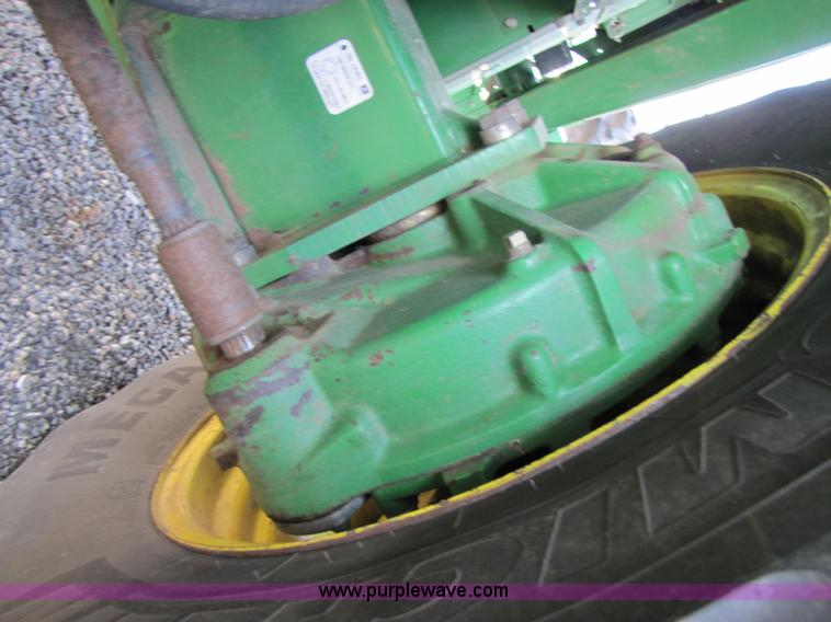 image for item 3536 2001 John Deere 9650 combine