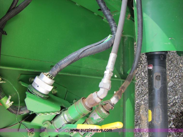 image for item 3536 2001 John Deere 9650 combine