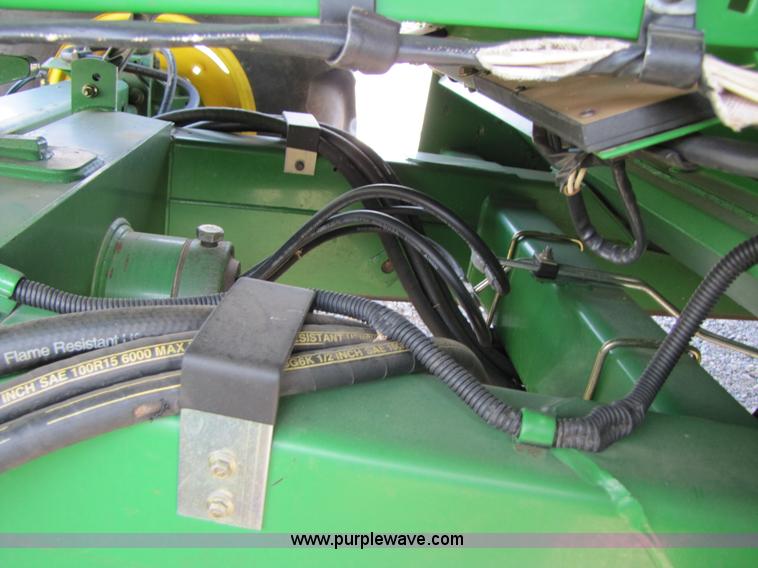 image for item 3536 2001 John Deere 9650 combine