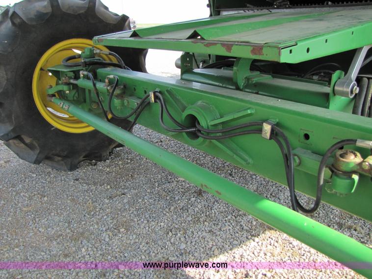 image for item 3536 2001 John Deere 9650 combine