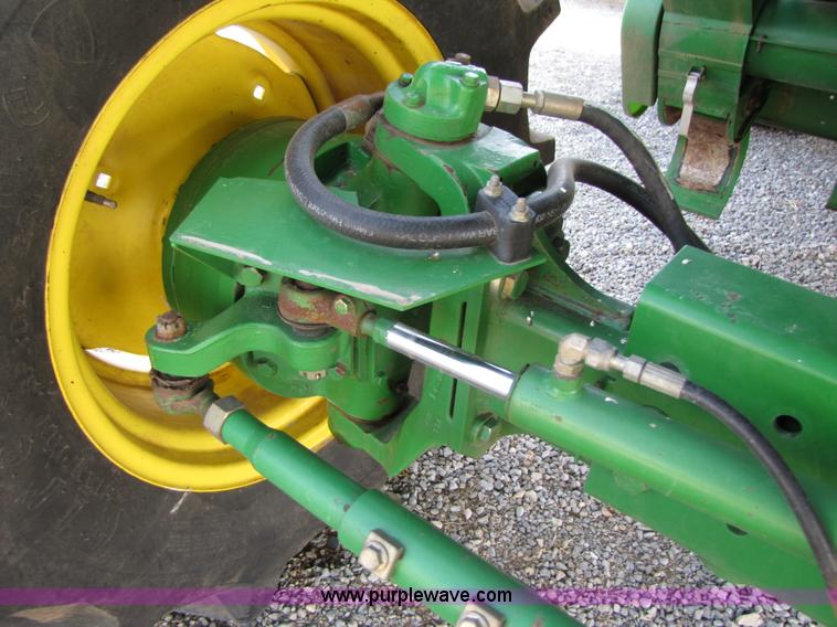 image for item 3536 2001 John Deere 9650 combine