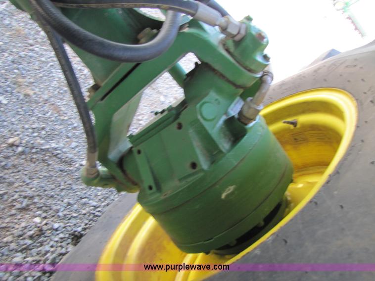 image for item 3536 2001 John Deere 9650 combine