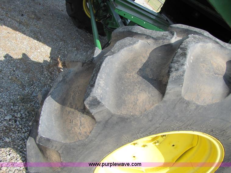 image for item 3536 2001 John Deere 9650 combine