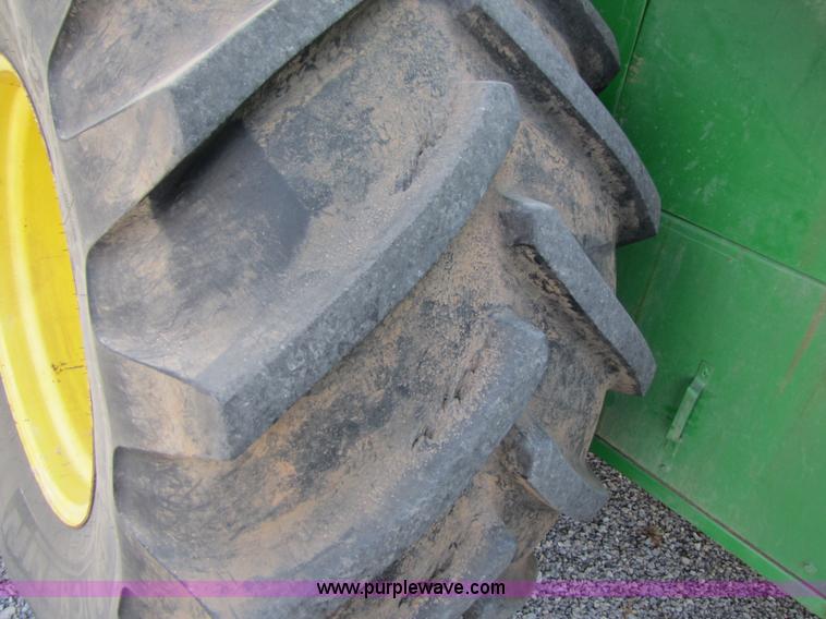 image for item 3536 2001 John Deere 9650 combine