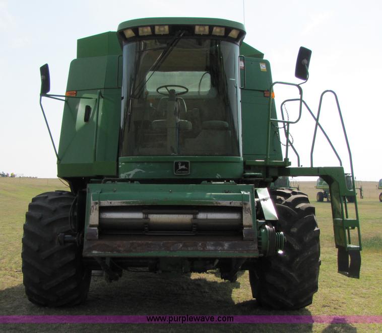 image for item 3545 1990 John Deere 9600 combine