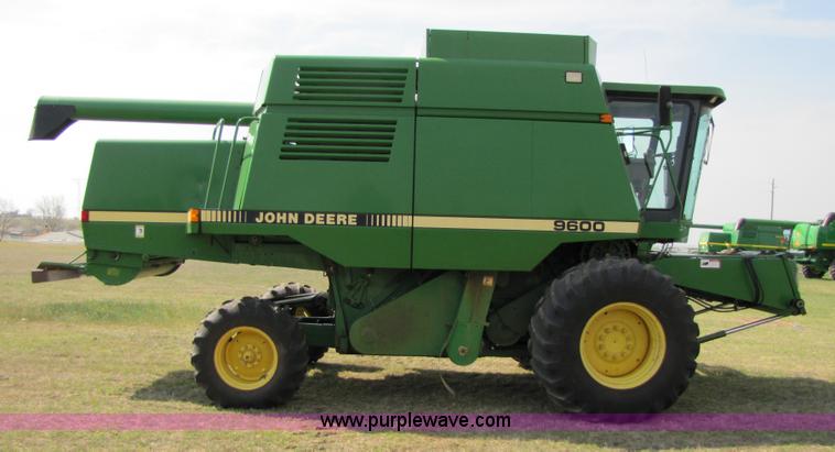 image for item 3545 1990 John Deere 9600 combine