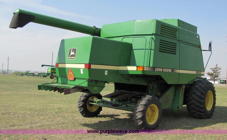 image for item 3545 1990 John Deere 9600 combine