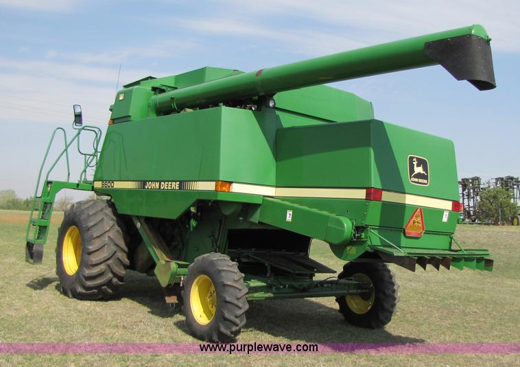 image for item 3545 1990 John Deere 9600 combine