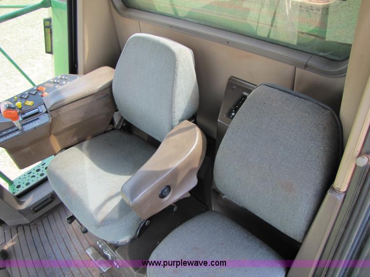 image for item 3545 1990 John Deere 9600 combine