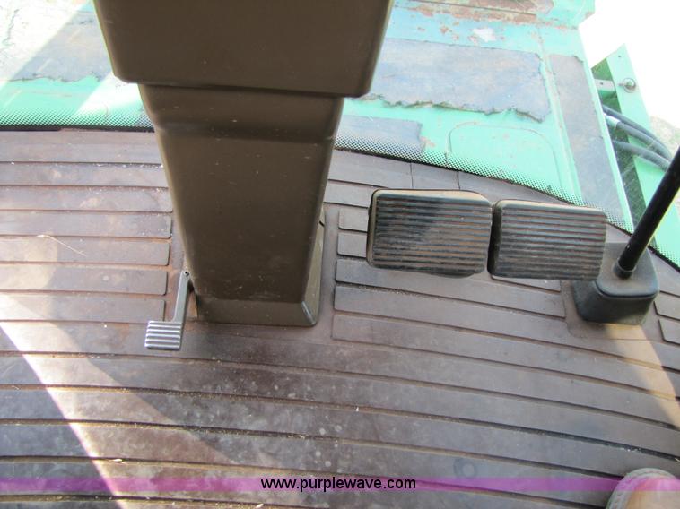 image for item 3545 1990 John Deere 9600 combine