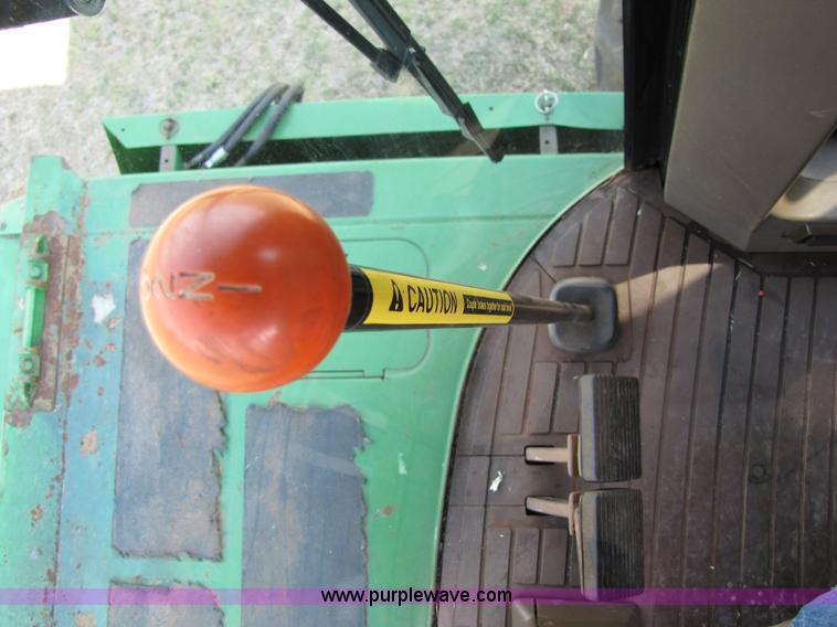 image for item 3545 1990 John Deere 9600 combine