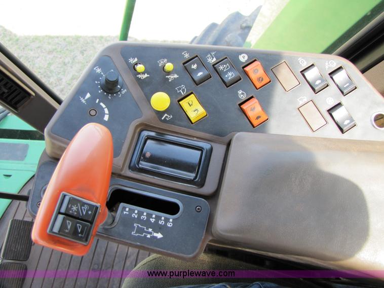 image for item 3545 1990 John Deere 9600 combine