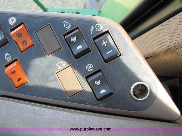 image for item 3545 1990 John Deere 9600 combine