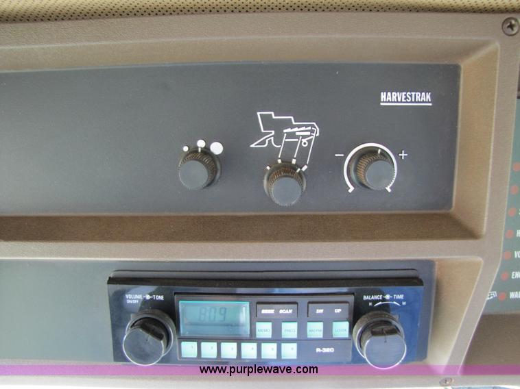 image for item 3545 1990 John Deere 9600 combine