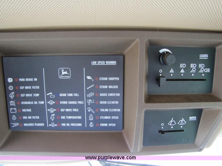 image for item 3545 1990 John Deere 9600 combine