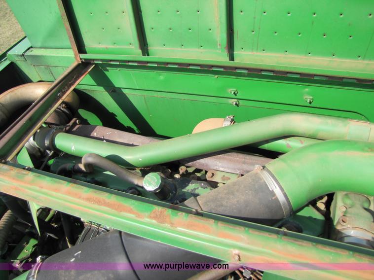 image for item 3545 1990 John Deere 9600 combine
