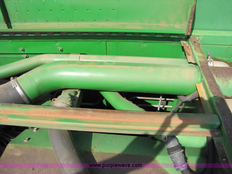 image for item 3545 1990 John Deere 9600 combine