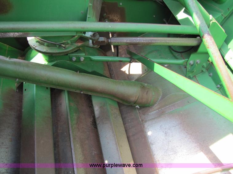 image for item 3545 1990 John Deere 9600 combine