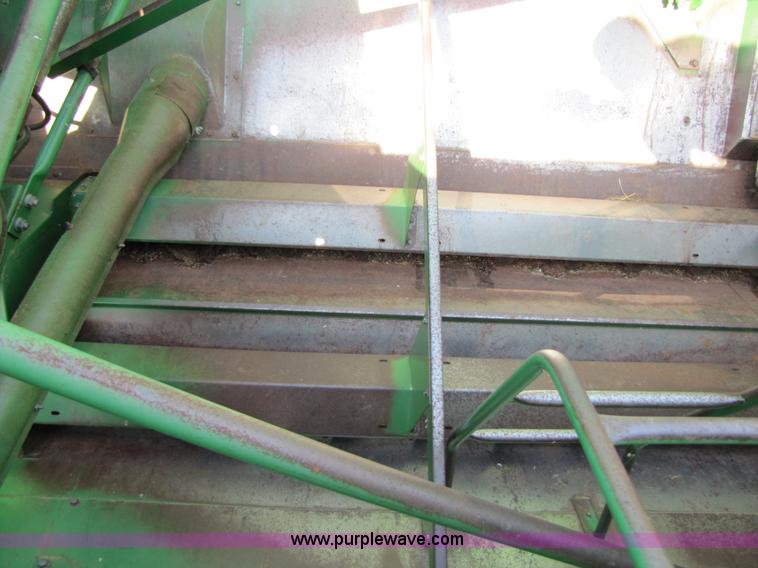 image for item 3545 1990 John Deere 9600 combine