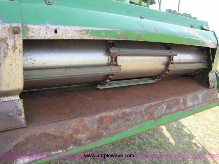 image for item 3545 1990 John Deere 9600 combine