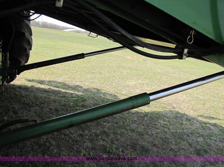 image for item 3545 1990 John Deere 9600 combine