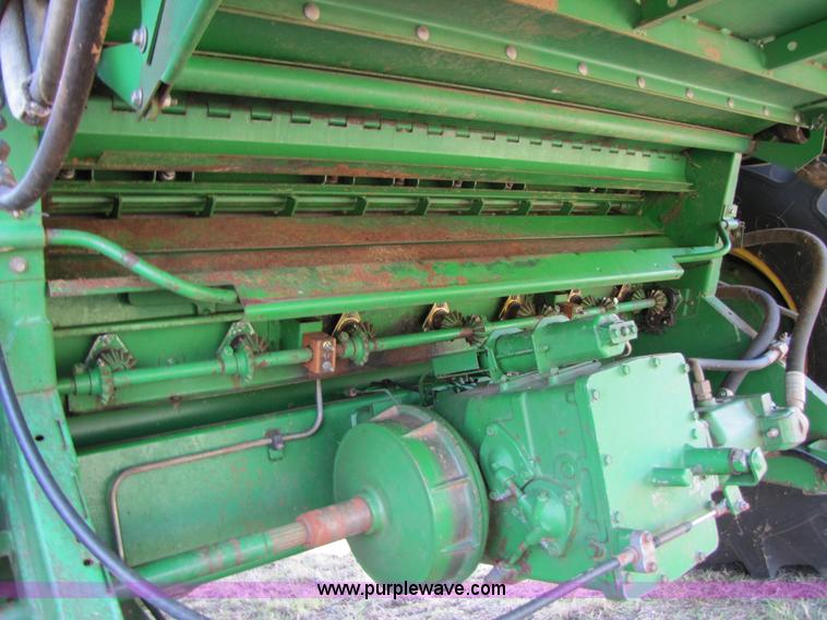 image for item 3545 1990 John Deere 9600 combine