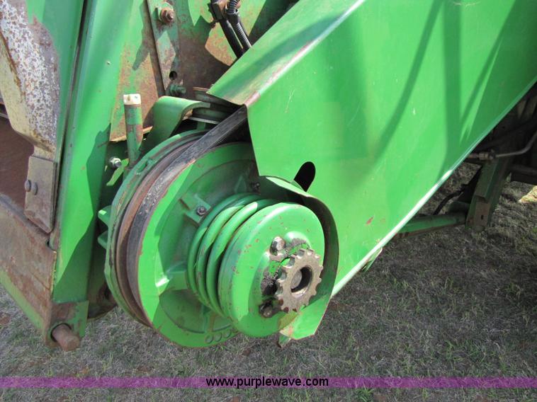 image for item 3545 1990 John Deere 9600 combine
