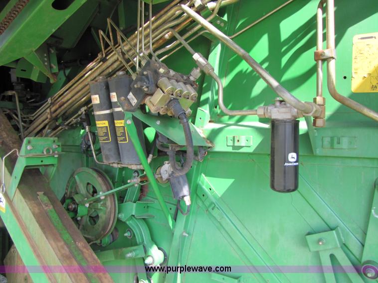image for item 3545 1990 John Deere 9600 combine