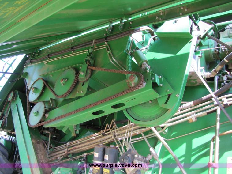 image for item 3545 1990 John Deere 9600 combine