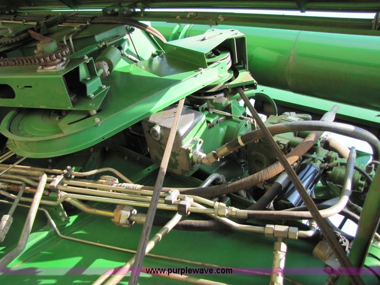 image for item 3545 1990 John Deere 9600 combine